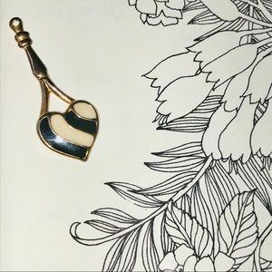 ❣️4/$15 Black & White Stripe Enamel Heart Pendant